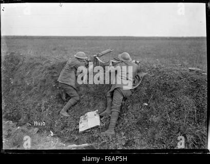 Nuova Zelanda truppe utilizzando una macchina tedesca pistola, Beaudignies, mondo Foto Stock