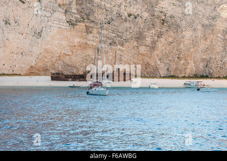 Famoso naufragio su Navagio Beach sull'isola di Zante, Grecia Foto Stock