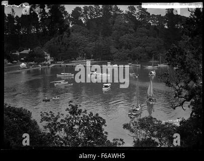 Barche in Mansion House Bay, Kawau Island - Fotografia scattata Foto Stock