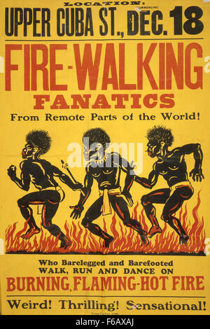 Questa fotografia dell'inizio del XX secolo cattura gli escursionisti delle zone remote di Cuba, mostrando una pratica spirituale e rituale profondamente radicata in alcune tradizioni culturali. L'immagine riflette la potente resistenza fisica e mentale necessaria per l'atto di camminare a fuoco. Foto Stock