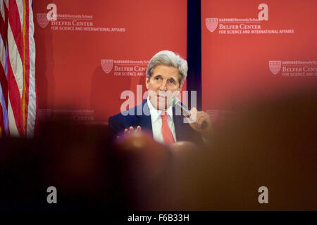 Segretario Kerry affronta il pubblico al Charles Hotel Foto Stock