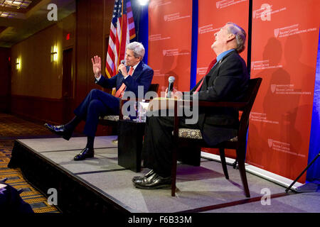 Segretario Kerry affronta il pubblico al Charles Hotel Foto Stock