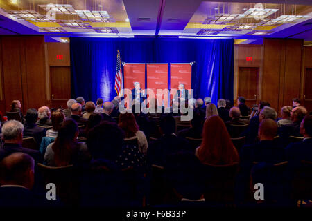 Segretario Kerry affronta il pubblico al Charles Hotel Foto Stock