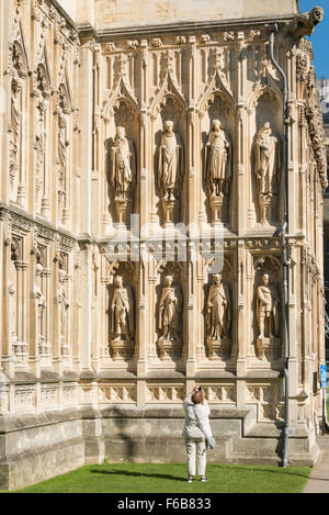 Statue intagliate dal portico sud, Canterbury Cathedral, Canterbury, città di Canterbury, nel Kent, England, Regno Unito Foto Stock