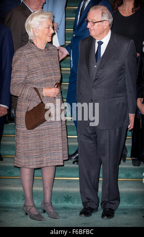 Bruxelles, Belgio. Xv Nov, 2015. La regina Paola ed ex re Alberto del Belgio all'Kingsday celebrazione presso il Senato a Bruxelles, Belgio, 15 novembre 2015. Foto: Patrick van Katwijk/dpa ** - point de vue OUT** - nessun filo SERVICE -/dpa/Alamy Live News Foto Stock