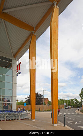 Dettaglio del supermercato Tesco in Yiewsley, West Drayton. Londra e residenziale di uso misto, Londra, Regno Unito. Architetto: colla Foto Stock