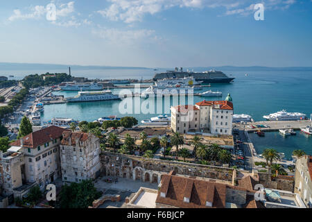 Vista aerea del porto di Spalato dal campanile della cattedrale di San Domnio Foto Stock