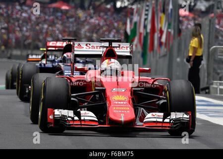 Il Brasile. 15 Novembre, 2015. Motorsports: FIA Formula One World Championship 2015, il Gran Premio del Brasile, #5 Sebastian Vettel (GER, la Scuderia Ferrari), Credit: dpa picture alliance/Alamy Live News Foto Stock