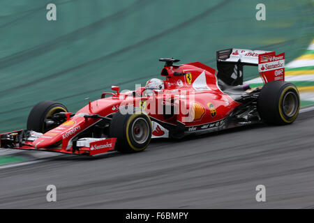 Il Brasile. 15 Novembre, 2015. Motorsports: FIA Formula One World Championship 2015, il Gran Premio del Brasile, #5 Sebastian Vettel (GER, la Scuderia Ferrari), Credit: dpa picture alliance/Alamy Live News Foto Stock