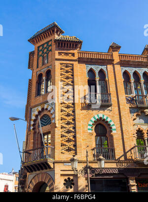 Arabesque edifici di stile con altamente decorato a Siviglia, Spagna Foto Stock