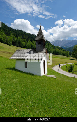 Cappella sul Monte a Graseck, Garmisch-Partenkirchen, Werdenfelser Land, Alta Baviera, Baviera, Germania Foto Stock