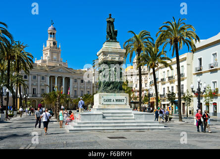 San Juan de Dios Square, la hall e il monumento a Segismundo Moret, Cádiz, Andalucía, Spagna Foto Stock