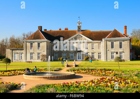 Reigate Priory e Sunken Gardens, Priory Park, Reigate, Surrey, Regno Unito Foto Stock