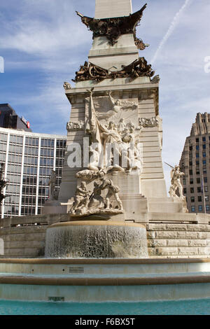 Dettagli della fontana dei soldati e dei marinai' monumento nel centro di Indianapolis, Indiana. Foto Stock