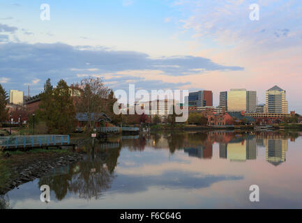 Riverfront e panorama sul fiume Christina - Wilmington, Delaware, STATI UNITI D'AMERICA Foto Stock