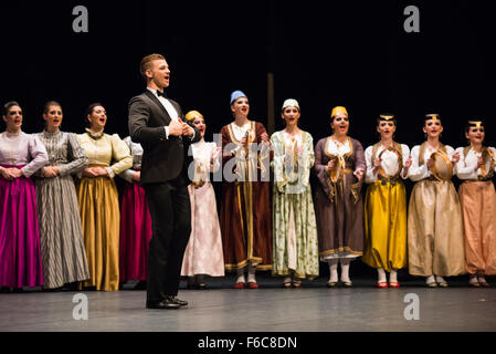 Akcus Seljo da Sarajevo, Bosnia ed Erzegovina, effettuando al ventisettesimo Folkart CIOFF Internazionale Festival folcloristico di Maribor Foto Stock