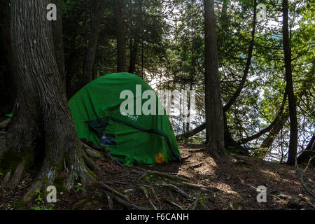 Campeggio durante la gita in canoa in Algonquin, Canada Foto Stock