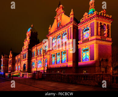 Durham Lumiere 15 Novembre 2015 La Casa Rossa da artista francese Patrice Warrener Foto Stock