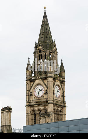 Manchester Town Hall di Manchester UK. Stile neogotico, progettato dall'architetto Alfred Waterhouse Foto Stock