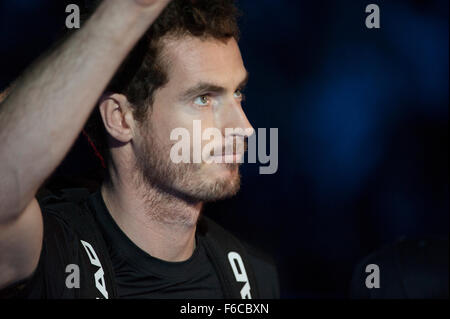 O2 Arena, Londra, Regno Unito. 16 Novembre, 2015. Barclays ATP World Tour Finals. Andy Murray (GBR) arriva sulla corte di giocare David Ferrer (ESP) nella seconda giornata round robin match. Punteggio finale a Murray: 6-4, 6-4. Credito: sportsimages/Alamy Live News Foto Stock