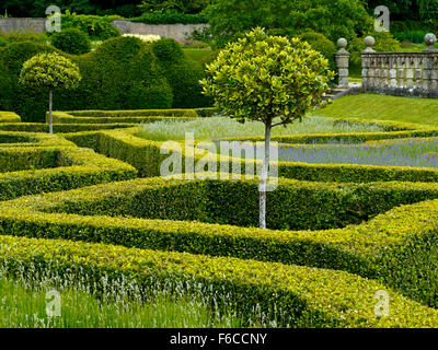 Vista sul giardino spagnolo a Newstead Abbey vicino Ravenshead NOTTINGHAMSHIRE REGNO UNITO Inghilterra ex casa di Lord Byron Foto Stock