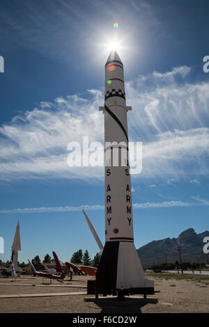 Las Cruces, New Mexico - un missile Redstone sul display presso il parco di missili a White Sands Missile Range museum. Foto Stock