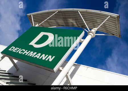 Segno Deichmann  grande catena di marca memorizzare segni su Regent Retail Park, Salford, Regno Unito Foto Stock