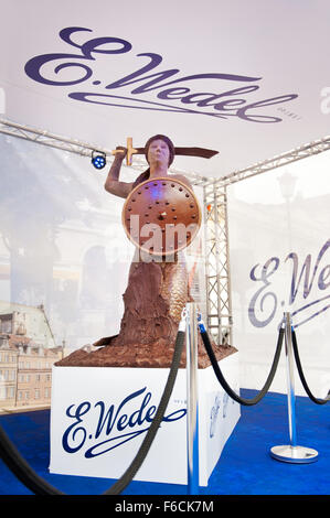 Wedel cioccolato enorme mermaid a Varsavia, Krakowskie Przedmiescie il 4 settembre 2015, cioccolato enorme statua autore maestro ... Foto Stock