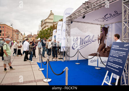 Wedel cioccolato mermaid a Varsavia, Krakowskie Przedmiescie il 4 settembre 2015, statua di cioccolato autore maestro Janusz Profus Foto Stock