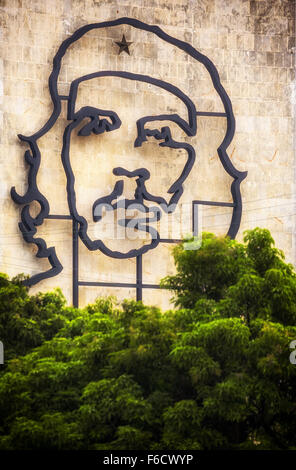 Ernesto Che Guevara come un arte di installazione e la propaganda opera d'arte su una parete nella Piazza della Rivoluzione, il ministero degli Interni Foto Stock