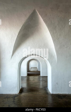 Ripetizione di portali ad arco, caserme, San Cristobal castello, San Juan National Historic Site, Old San Juan, Puerto Rico Foto Stock