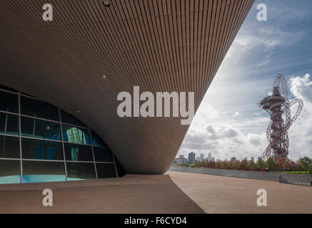 Anish Kapoor's ArcelorMittal orbita la scultura e la torre di osservazione nel Queen Elizabeth Olympic Park PHILLIP ROBERTS Foto Stock