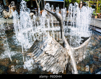 Australia, Nuovo Galles del Sud, Sydney Darling Harbour, Dancing Brolga fontana al Cockle Bay Foto Stock