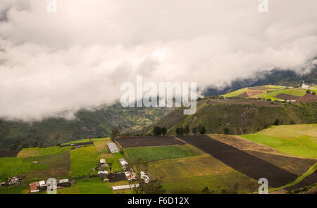 Vulcano Tungurahua, potente esplosione, vista aerea in Sud America Foto Stock