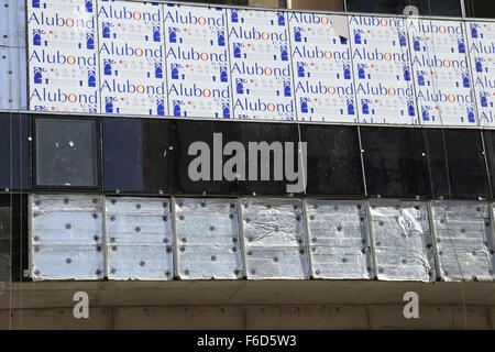 Alluminio composito di rivestimento del pannello di lavori in corso per la costruzione della torre - immagine ravvicinata Foto Stock