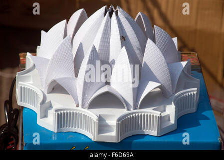 Replica in plastica lotus temple, Delhi, India, Asia Foto Stock