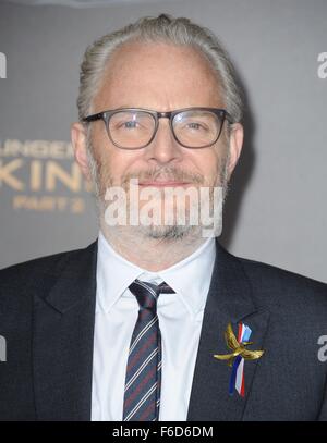 Los Angeles, CA, Stati Uniti d'America. Xvi Nov, 2015. Francis Lawrence presso gli arrivi per la fame di giochi: MOCKINGJAY - parte 2, Microsoft Theatre, Los Angeles, CA Novembre 16, 2015. Credito: Dee Cercone/Everett raccolta/Alamy Live News Foto Stock