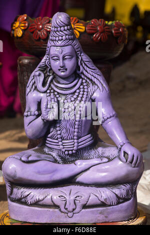 Idol del signore Shiva detenuti per la vendita, surajkund mela, faridabad, Haryana, India, Asia Foto Stock