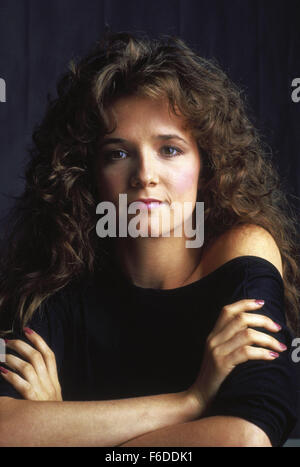 Data di rilascio: agosto 10, 1984 il titolo del filmato: Red Dawn direttore: John Milius STUDIO: United Artists trama: Da fuori del cielo, Sovietici, Nicaragua e truppe cubane iniziare lo sbarco sul campo di calcio di Colorado high school. In pochi secondi, i paracadutisti hanno attaccato la scuola e ha inviato un gruppo di adolescenti in fuga verso le montagne nella foto: LEA THOMPSON come Erica (credito Immagine: c United Artists/Entertainment Immagini) Foto Stock