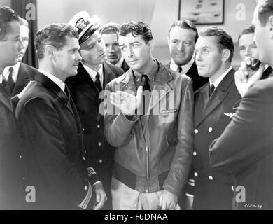 Data di rilascio: dicembre 27, 1940. Il titolo del filmato: comando di volo. STUDIO: Metro Goldwyn Mayer (MGM). Trama: Ensign Alan Drake è assegnato al gatto eliteHell squadrone del Navy volantini con sede a San Diego, pur essendo relativamente inesperti. Scendendo sulla cattiva basamento da rovinare lo squadrone le probabilità di vincita di un tiro a segno la concorrenza, Drake è incoraggiata da Jerry divieto, un funzionario la cui sorella Lorna è la moglie del comandante dello squadrone, William Gray. Drake e divieto di lavorare su un dispositivo per aiutare a terra degli aeromobili nella nebbia, ma quando il divieto è ucciso di testing e di Drake sembra essere scendete Foto Stock