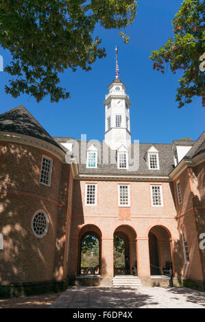 Il Capitol Building di clock tower, Colonial Williamsburg, Virginia, Stati Uniti d'America Foto Stock