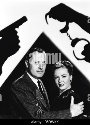 Data di rilascio: Gennaio 23, 1947. Il titolo del filmato: Signora nel lago. STUDIO: Metro Goldwyn Mayer (MGM). Trama: la telecamera mostra Phillip Marlowe è vista dalla prima persona in questo adattamento di Raymond Chandler il libro. Il detective viene ingaggiato per trovare un editore la moglie che si suppone di avere run off in Messico. Ma il caso ben presto diventa molto più complicato in quanto le persone sono uccise. Nella foto: Robert MONTGOMERY come Philip Marlowe. Foto Stock