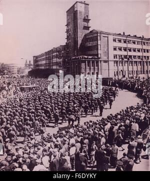 733. La Russia. Mosca Victory Parade di catturato soldati tedeschi del maresciallo di campo Paulus sure esercito tedesco il 7 luglio 1944. Foto Stock