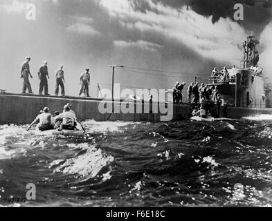 Data di rilascio: Gennaio 27, 1951. Il titolo del filmato: Funzionamento del Pacifico. STUDIO: Warner Bros Le foto. Trama: durante la seconda guerra mondiale, il duca E. Gifford è secondo in comando della USS Thunderfish, un sottomarino che è sparare siluri che o esplodere troppo presto o mai esplodere a tutti. Si tratta di un dilemma che egli verrà eventualmente prendere personalmente. Ancora più personale è il suo tentativo di riconquistare la sua ex moglie, un infermiere; ma egli dovrà vincere il suo ritorno da una marina flier che accade anche di essere il suo comandante il fratello più piccolo. Nella foto: . Foto Stock