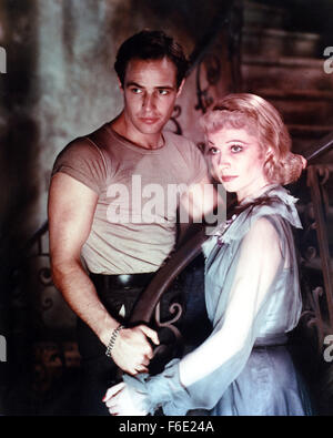 Data di rilascio: Settembre 18, 1951. Il titolo del filmato: A Streetcar Named Desire. STUDIO: Warner Bros Le foto. Trama: Blanche è realmente bisogno di una protezione in questa fase della sua vita quando le circostanze lo portano a pagare una visita per la sua sorella più giovane stella a New Orleans. Lei non capisce come Stella, che è in attesa del primo figlio, potrebbe avere scelto un marito così privo di raffinatezza. Stanley Kowalski's buddies vieni a casa per giocare a carte e uno di loro, Mitch, trova Blanche attraente finché Stanley gli racconta che tipo di donna Blanche è veramente. Che cosa succederà quando Stel Foto Stock