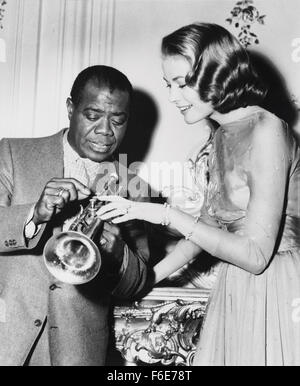 Jul 17, 1956; NEWPORT, RI, STATI UNITI D'AMERICA;Croner LOUIS ARMSTRONG come se stesso in 'alta società." Foto Stock