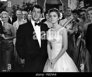 Data di rilascio: Aprile 3, 1957. Il titolo del filmato: dieci mila camere da letto. STUDIO: Metro Goldwyn Mayer (MGM). Trama: . Nella foto: Dean Martin come Ray Hunter e ANNA MARIA ALBERGHETTI come Nina Martelli. Foto Stock