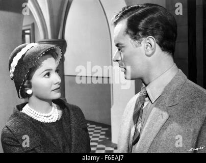 Data di rilascio: 23 ottobre 1959. Il titolo del filmato: la diffamazione. STUDIO: Metro Goldwyn Mayer Studios britannici. Trama: Una California pilota commerciale vede una trasmissione televisiva a Londra di un interviste con Sir Mark Lodden nella sua casa. Il canadese è convinto che il baronet è una frode, che egli è in realtà un look-alike attore chiamato Frank Welney. Il canadese, la baronet, e l'attore sono stati tutti i prigionieri nello stesso campo tedeschi durante la guerra e sono scappati insieme. Uno di loro è scomparso durante la fuga. Fu Sir Mark o Welney? Il tabloid hanno un campo giorno con il Canadese di accuse e signora Maggie sollecita h Foto Stock