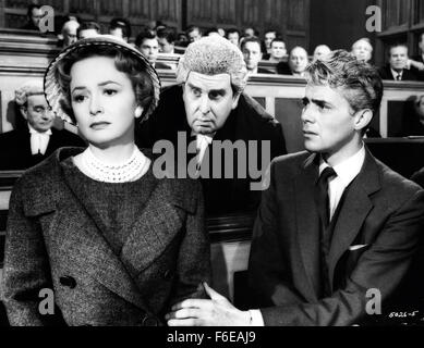 Data di rilascio: 23 ottobre 1959. Il titolo del filmato: la diffamazione. STUDIO: Metro Goldwyn Mayer Studios britannici. Trama: Una California pilota commerciale vede una trasmissione televisiva a Londra di un interviste con Sir Mark Lodden nella sua casa. Il canadese è convinto che il baronet è una frode, che egli è in realtà un look-alike attore chiamato Frank Welney. Il canadese, la baronet, e l'attore sono stati tutti i prigionieri nello stesso campo tedeschi durante la guerra e sono scappati insieme. Uno di loro è scomparso durante la fuga. Fu Sir Mark o Welney? Il tabloid hanno un campo giorno con il Canadese di accuse e signora Maggie sollecita h Foto Stock