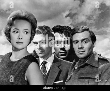 Data di rilascio: 23 ottobre 1959. Il titolo del filmato: la diffamazione. STUDIO: Metro Goldwyn Mayer Studios britannici. Trama: Una California pilota commerciale vede una trasmissione televisiva a Londra di un interviste con Sir Mark Lodden nella sua casa. Il canadese è convinto che il baronet è una frode, che egli è in realtà un look-alike attore chiamato Frank Welney. Il canadese, la baronet, e l'attore sono stati tutti i prigionieri nello stesso campo tedeschi durante la guerra e sono scappati insieme. Uno di loro è scomparso durante la fuga. Fu Sir Mark o Welney? Il tabloid hanno un campo giorno con il Canadese di accuse e signora Maggie sollecita h Foto Stock